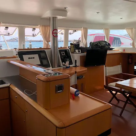 Πλωτό κατάλυμα Otto Mezzo *