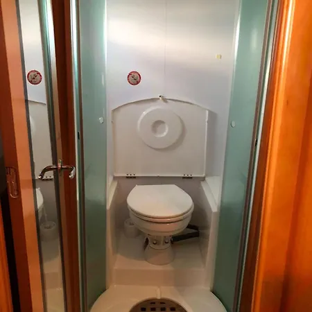 Otto Mezzo Πλωτό κατάλυμα *